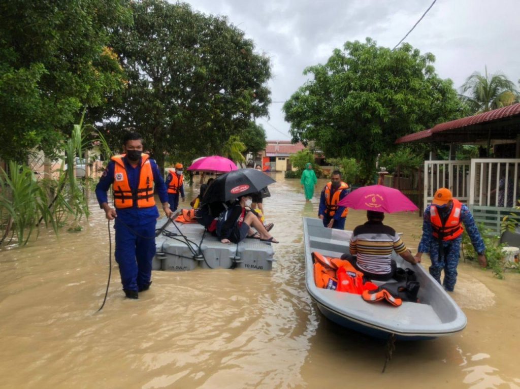 Banjir 53 Mangsa Maut 3 Masih Hilang Kosmopolitan